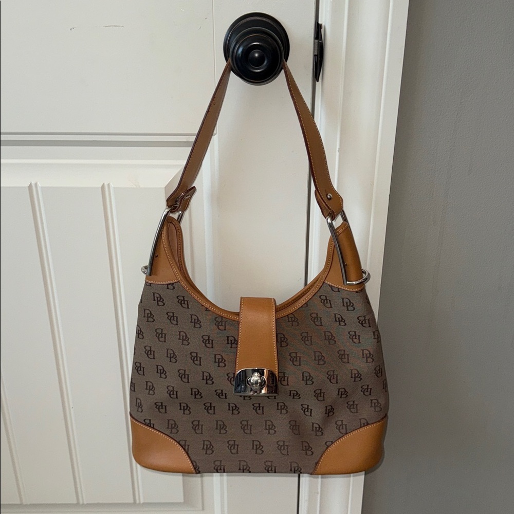 Vintage Dooney & Bourke Signature Crescent Canvas Logo Shoulder Bag Classic Y2K - Picture 15 of 16